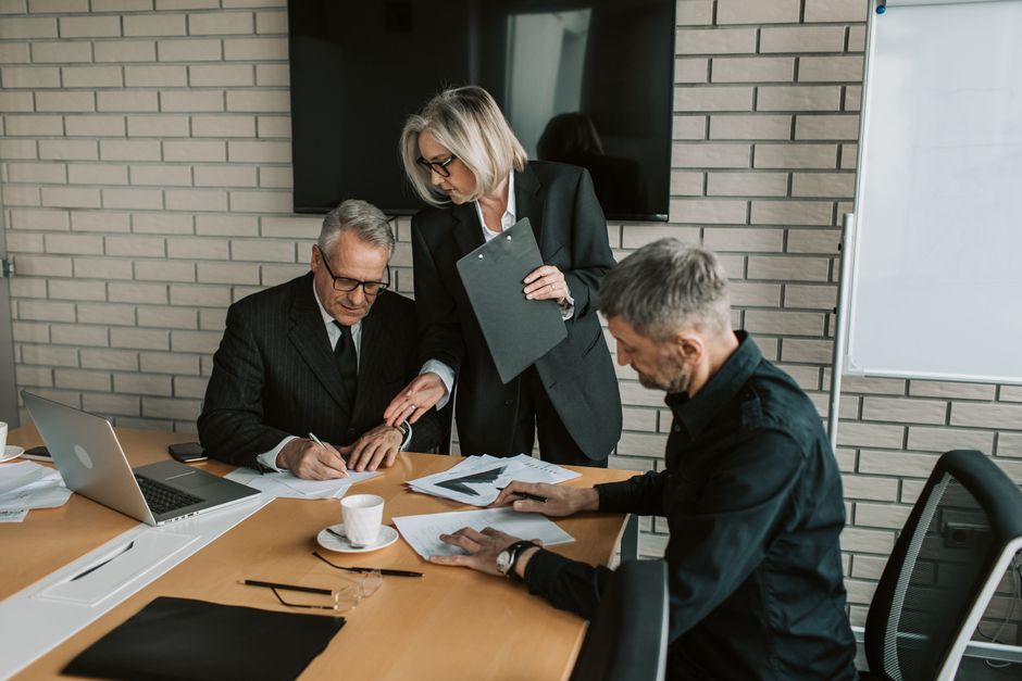 Vérifier le sérieux d'une agence SEO avant de signer